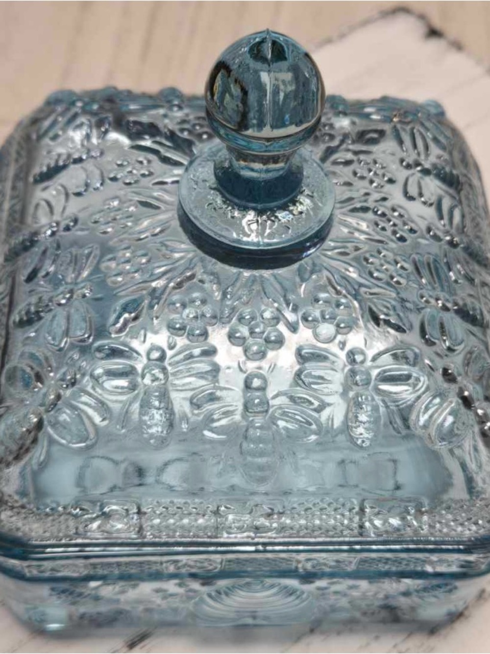 Tiara Bee Box (Vintage) - Picture 5 of 9